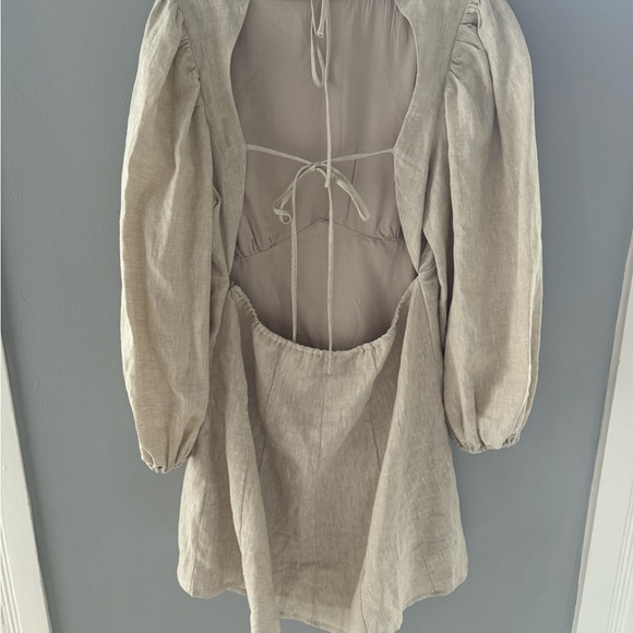 DISSH linen long sleeve open back dress - Picture 2 of 5